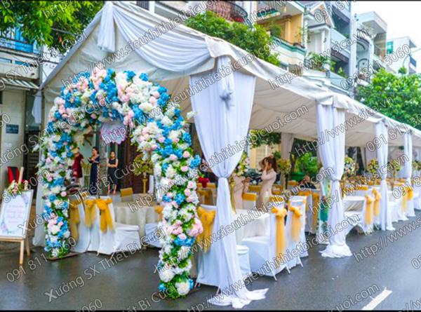 Cổng hoa cùng rạp cưới